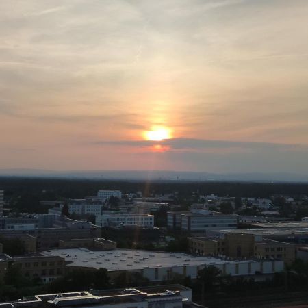 Skyline-Aussicht Und Fantastische Sonnenuntergaenge Daire Langen  Dış mekan fotoğraf